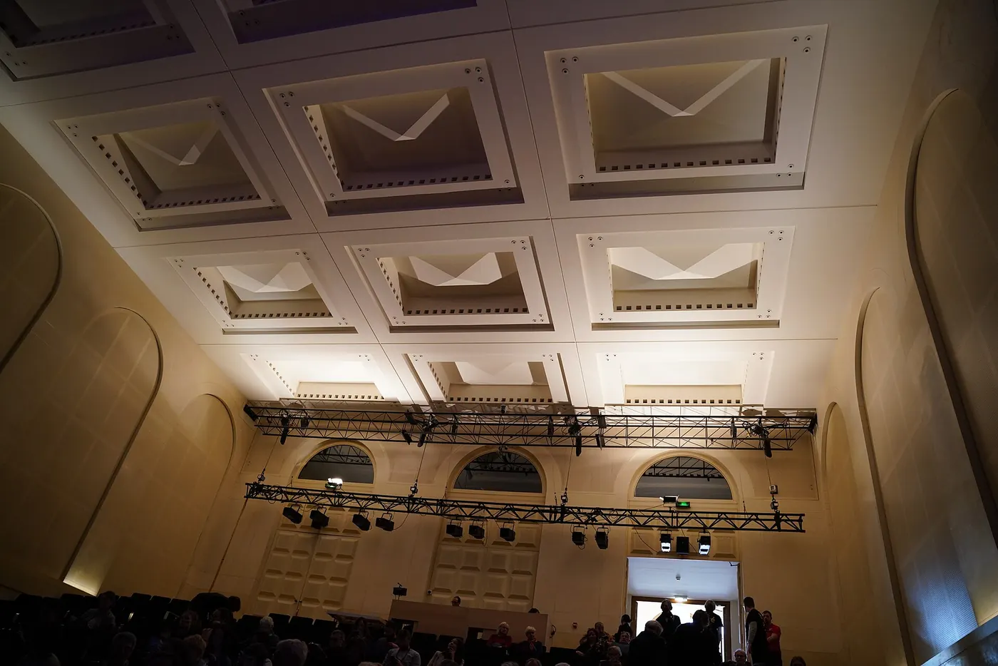 The coffered ceiling and lights of the Arsenal hall