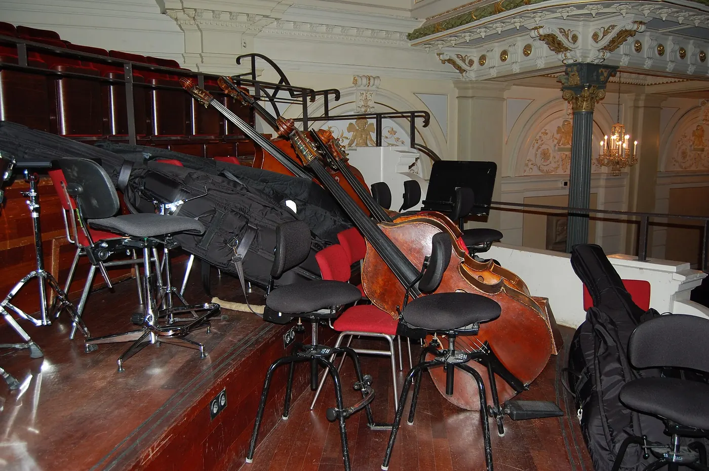 Empty chairs and cellos on the Concertgebouw stage