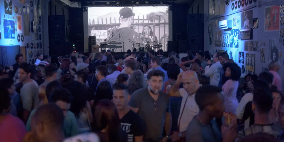 A dense crowd inside Fábrica de Arte Cubano