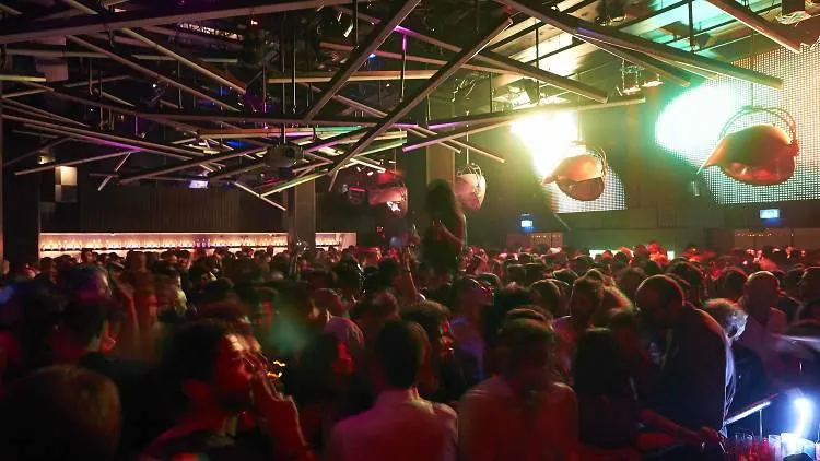 A crowd under steel lighting trusses