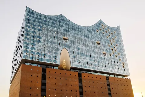 The glass-crowned Elbphilharmonie on its brick base