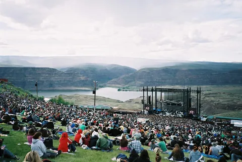 The amphitheatre above the Columbia River gorge