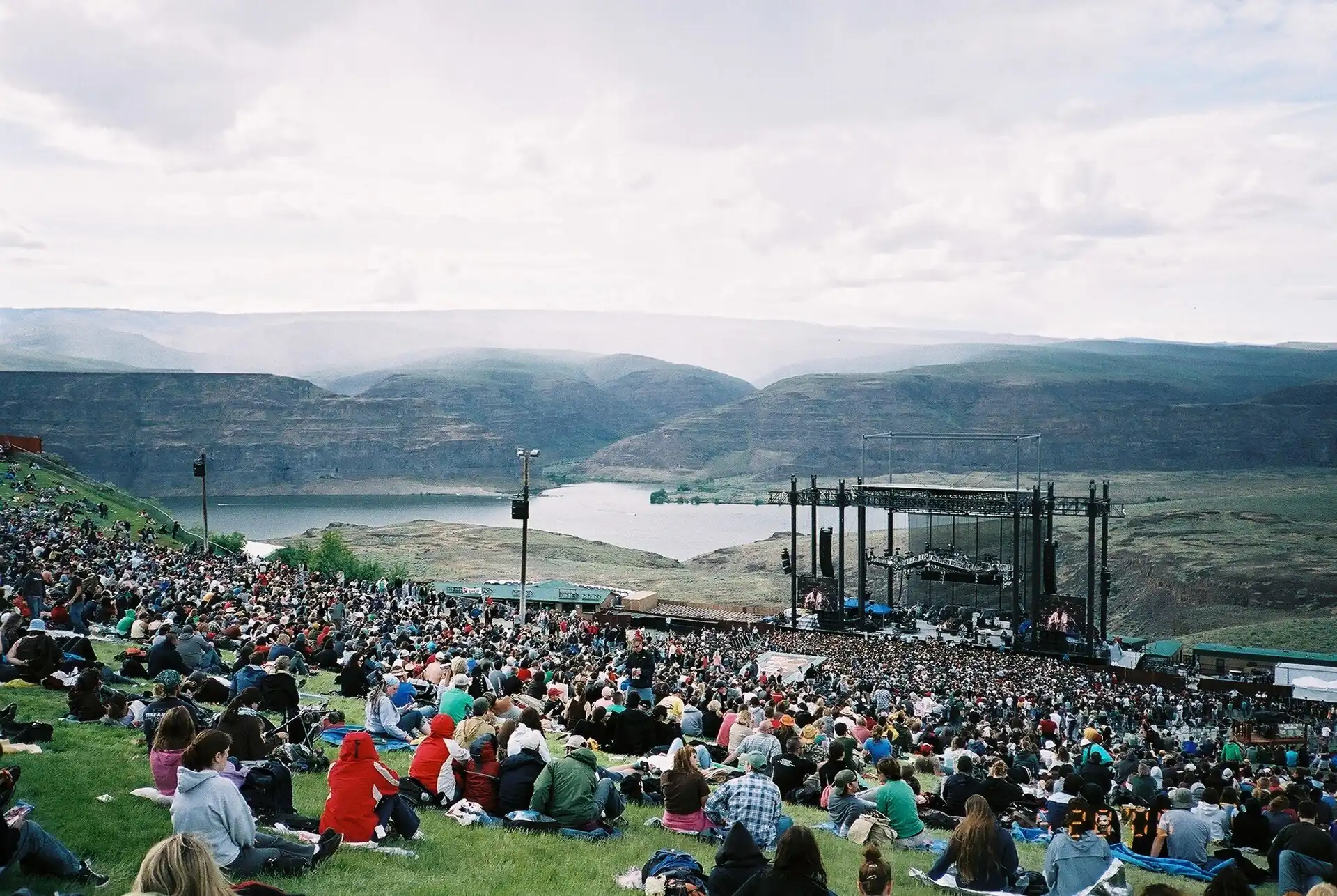 The amphitheatre above the Columbia River gorge